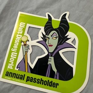 Disney Maleficent Passholder St magnet
